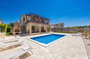 Villa Brioni with pool by Rentistra